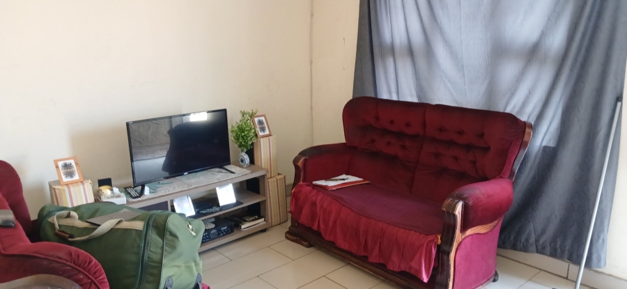  Bedroom Property for Sale in Ezakheni A KwaZulu-Natal