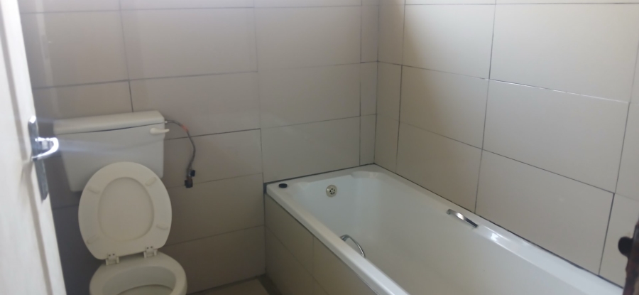  Bedroom Property for Sale in Ezakheni A KwaZulu-Natal