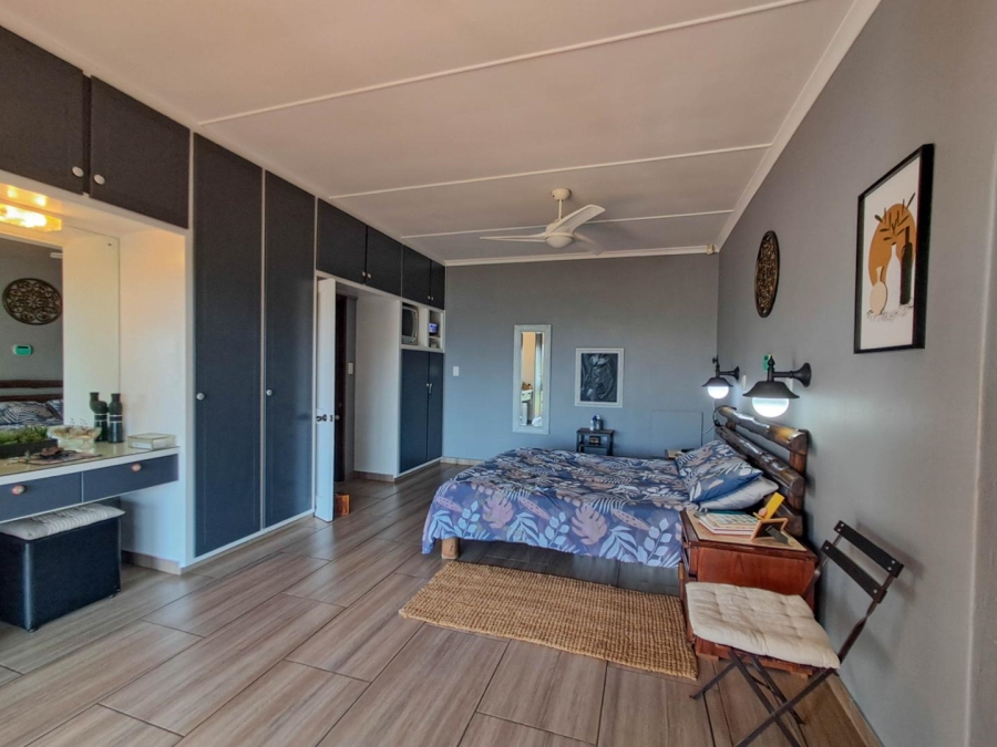 4 Bedroom Property for Sale in Umtentweni KwaZulu-Natal