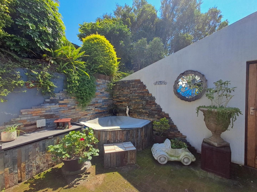 4 Bedroom Property for Sale in Umtentweni KwaZulu-Natal