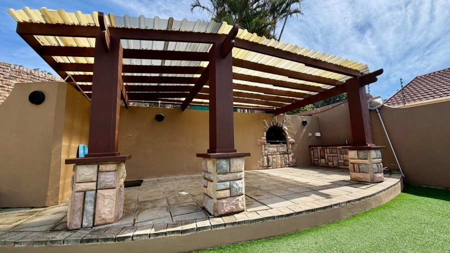 4 Bedroom Property for Sale in Uvongo KwaZulu-Natal