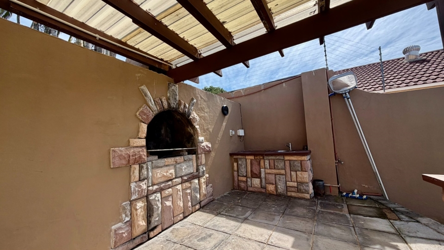 4 Bedroom Property for Sale in Uvongo KwaZulu-Natal