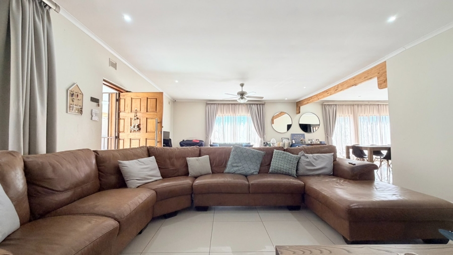 4 Bedroom Property for Sale in Uvongo KwaZulu-Natal