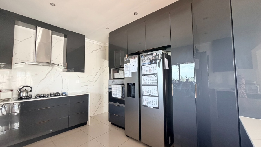 4 Bedroom Property for Sale in Uvongo KwaZulu-Natal