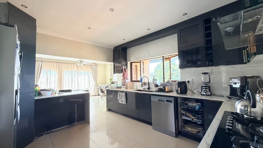 4 Bedroom Property for Sale in Uvongo KwaZulu-Natal