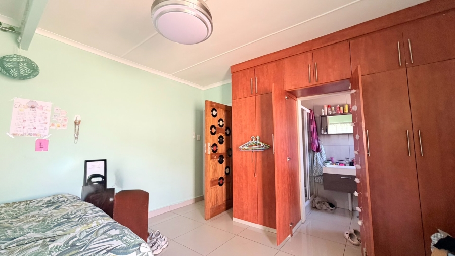 4 Bedroom Property for Sale in Uvongo KwaZulu-Natal