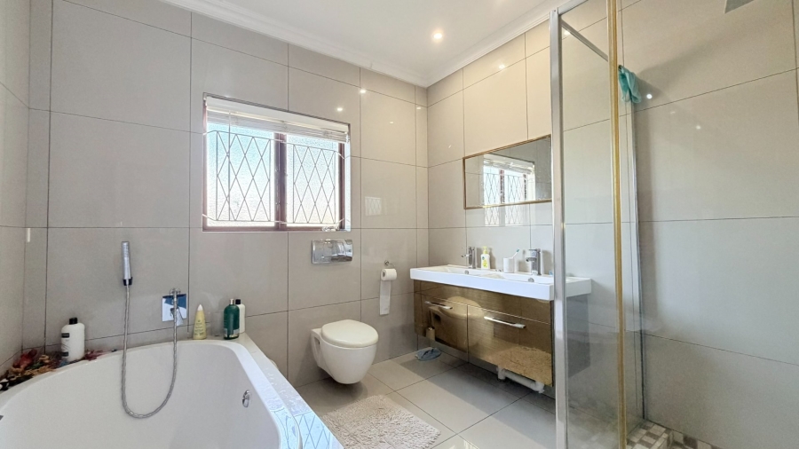 4 Bedroom Property for Sale in Uvongo KwaZulu-Natal
