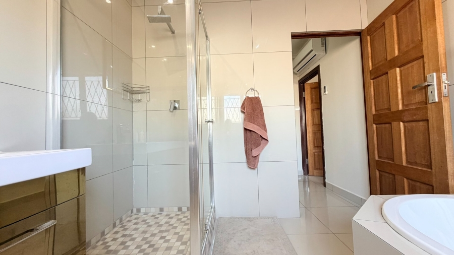 4 Bedroom Property for Sale in Uvongo KwaZulu-Natal