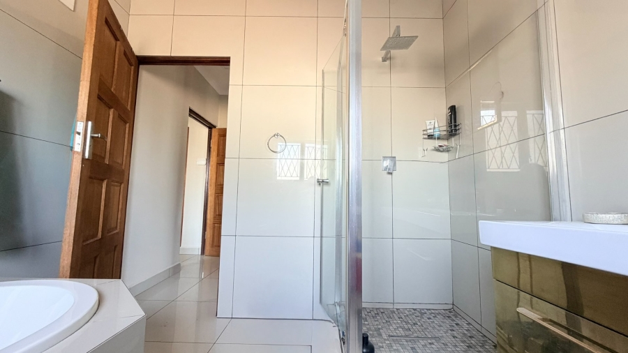 4 Bedroom Property for Sale in Uvongo KwaZulu-Natal