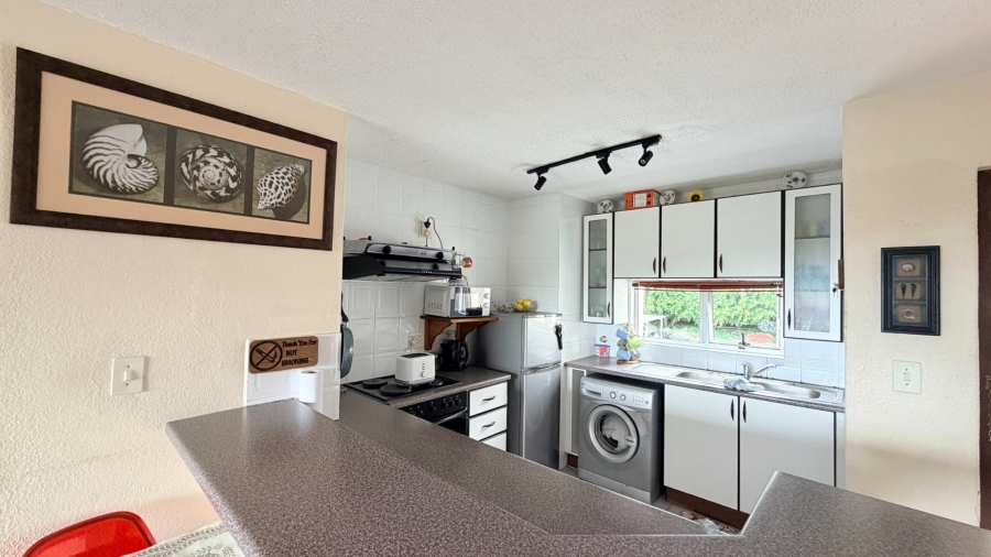 2 Bedroom Property for Sale in Uvongo KwaZulu-Natal