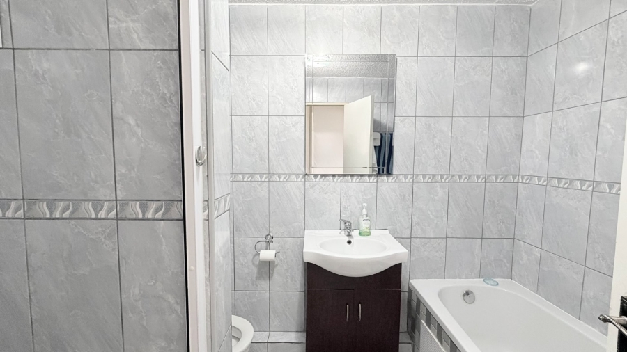 2 Bedroom Property for Sale in Uvongo KwaZulu-Natal