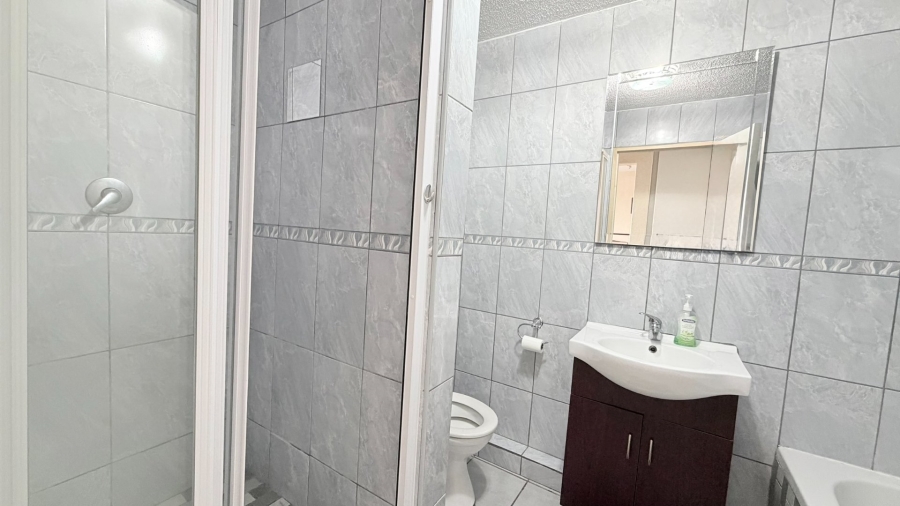 2 Bedroom Property for Sale in Uvongo KwaZulu-Natal