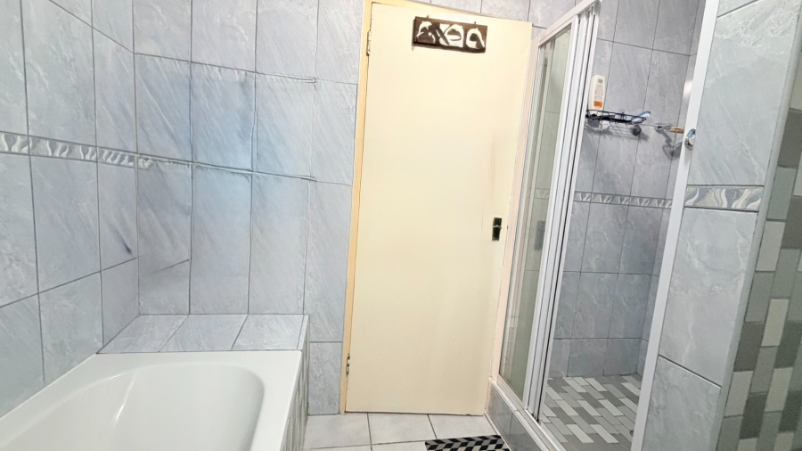 2 Bedroom Property for Sale in Uvongo KwaZulu-Natal