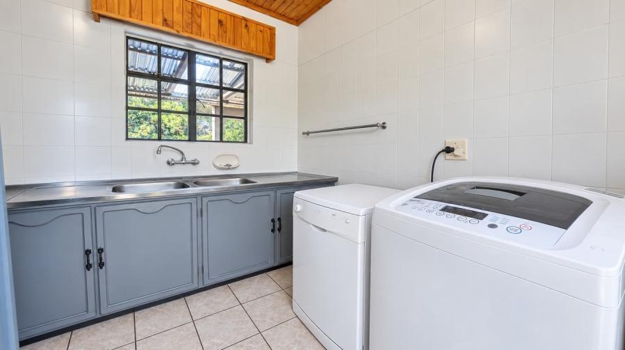3 Bedroom Property for Sale in Schuinshoogte KwaZulu-Natal