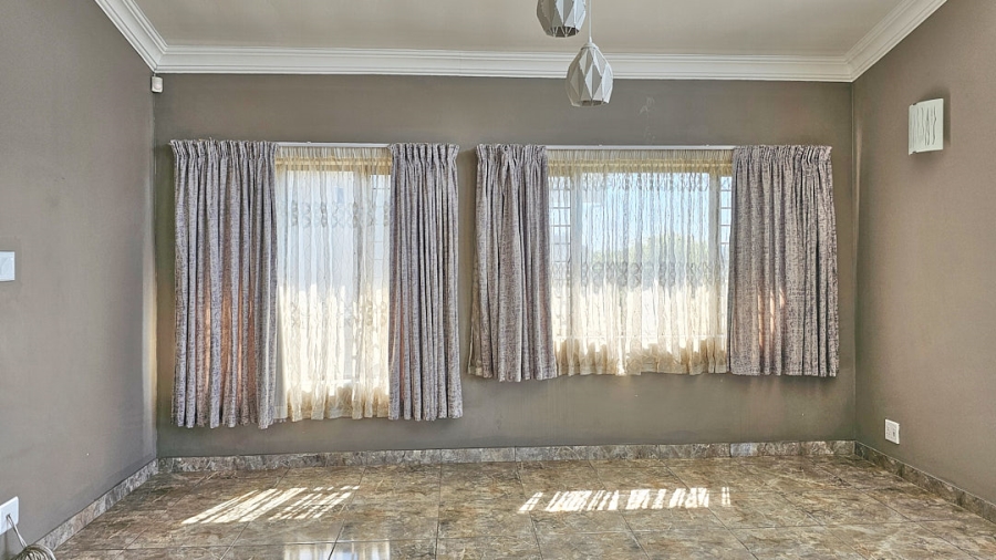 4 Bedroom Property for Sale in St Michaels On Sea KwaZulu-Natal