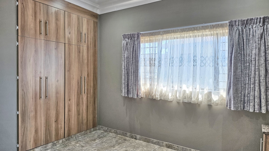 4 Bedroom Property for Sale in St Michaels On Sea KwaZulu-Natal