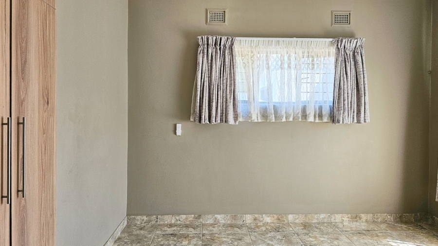 4 Bedroom Property for Sale in St Michaels On Sea KwaZulu-Natal
