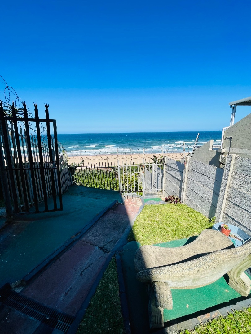 To Let 4 Bedroom Property for Rent in Amanzimtoti KwaZulu-Natal