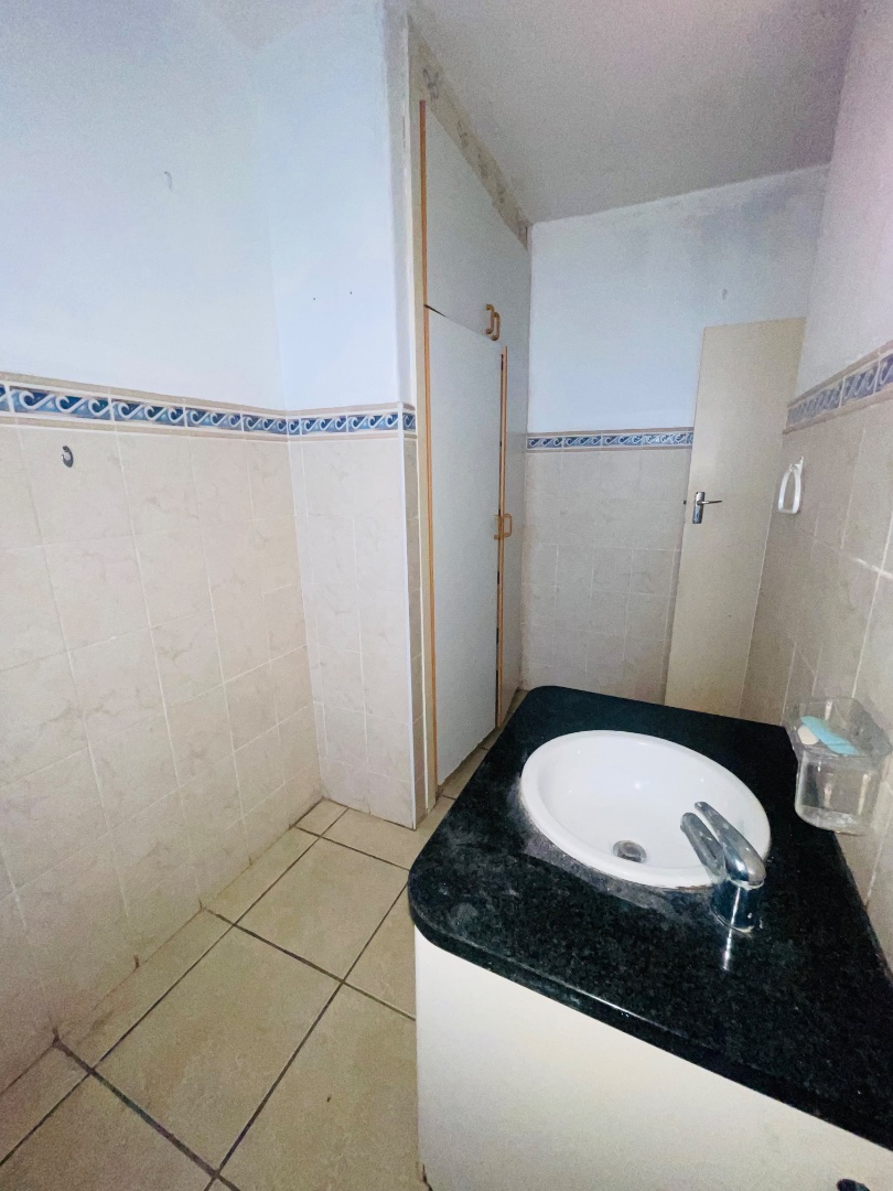 To Let 4 Bedroom Property for Rent in Amanzimtoti KwaZulu-Natal