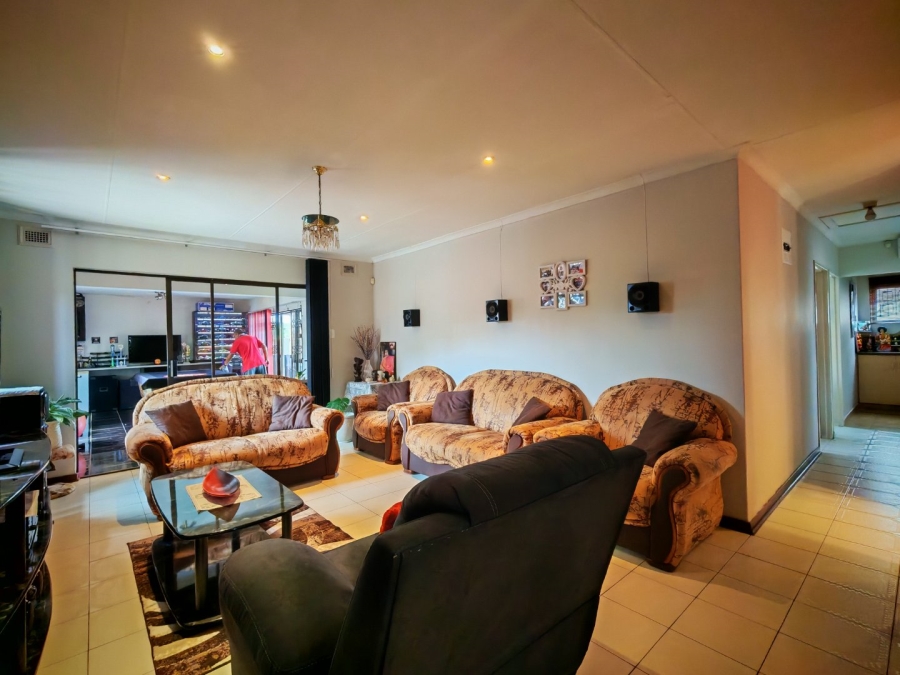 3 Bedroom Property for Sale in Highridge KwaZulu-Natal