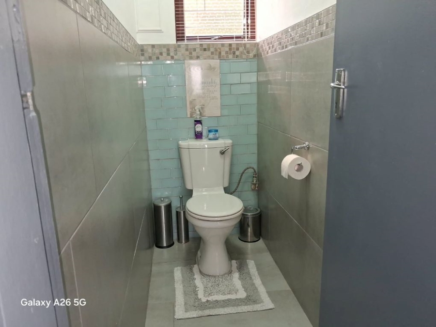 2 Bedroom Property for Sale in Umtentweni KwaZulu-Natal