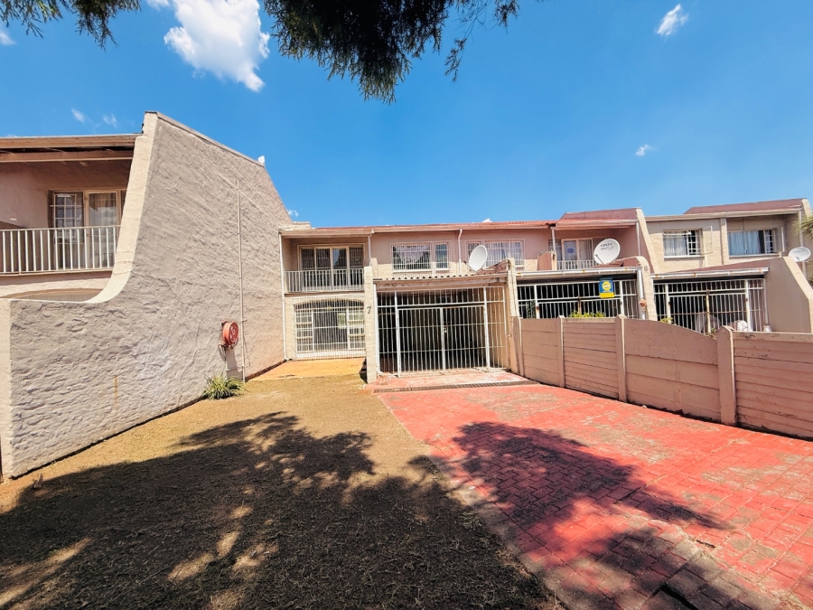 To Let 3 Bedroom Property for Rent in Huttenheights KwaZulu-Natal