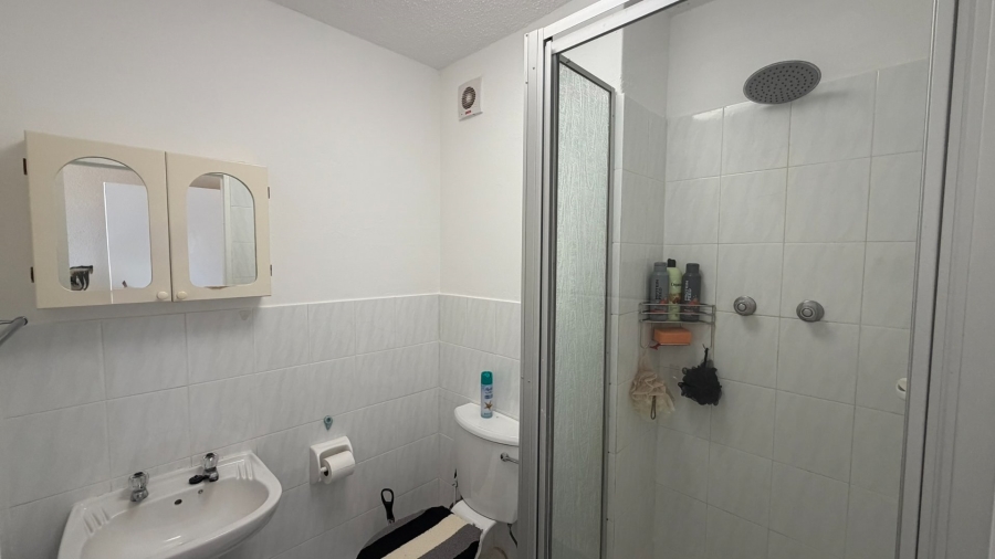 2 Bedroom Property for Sale in Uvongo KwaZulu-Natal