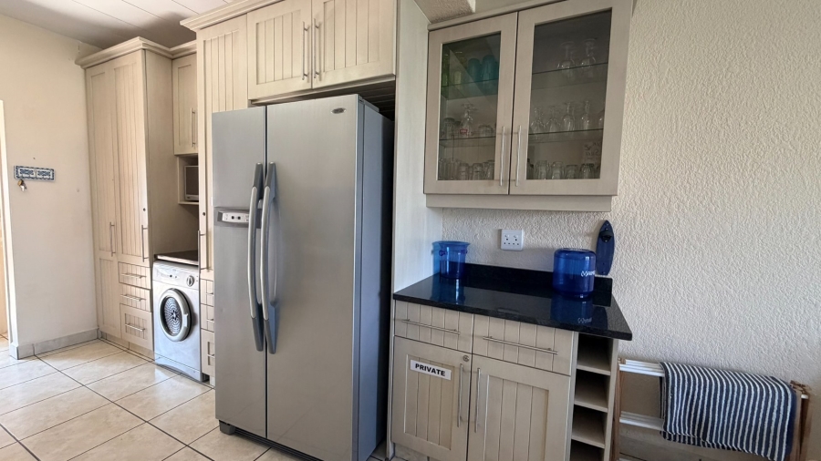 3 Bedroom Property for Sale in Uvongo KwaZulu-Natal