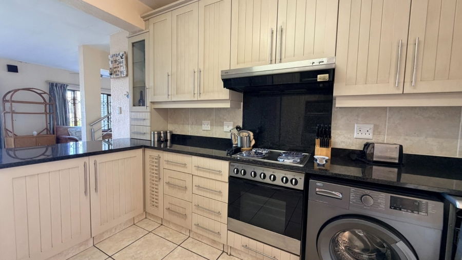 3 Bedroom Property for Sale in Uvongo KwaZulu-Natal
