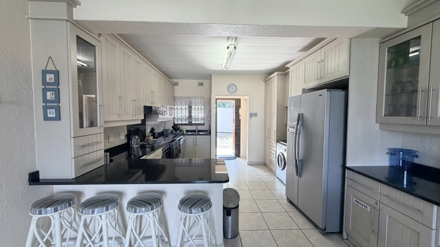 3 Bedroom Property for Sale in Uvongo KwaZulu-Natal