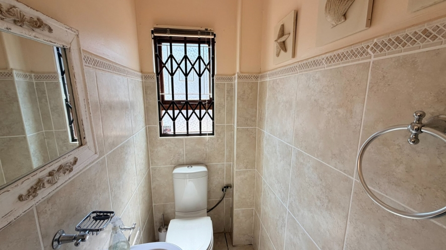 3 Bedroom Property for Sale in Uvongo KwaZulu-Natal