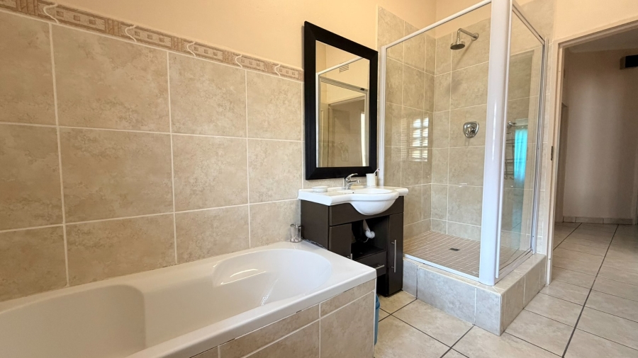 3 Bedroom Property for Sale in Uvongo KwaZulu-Natal