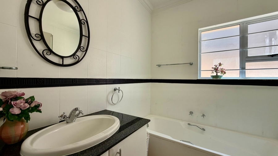 3 Bedroom Property for Sale in Uvongo KwaZulu-Natal