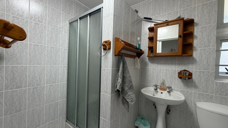 3 Bedroom Property for Sale in Uvongo KwaZulu-Natal