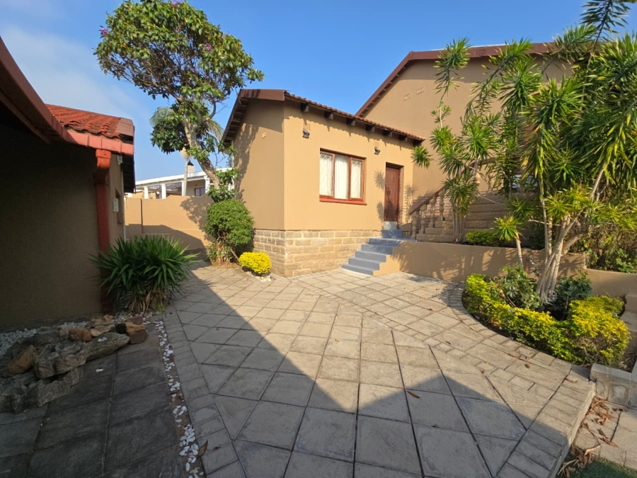 4 Bedroom Property for Sale in St Michaels On Sea KwaZulu-Natal
