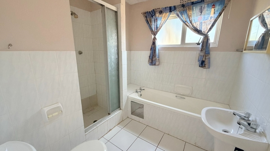 3 Bedroom Property for Sale in Uvongo KwaZulu-Natal