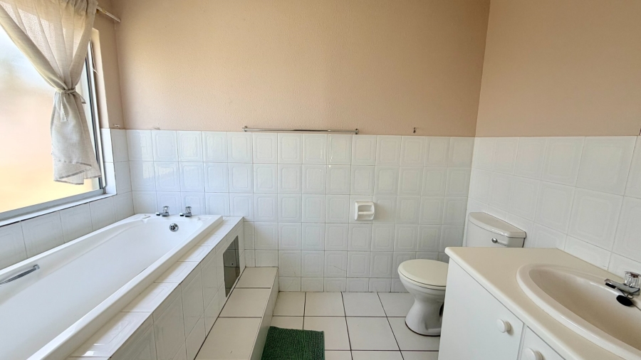 3 Bedroom Property for Sale in Uvongo KwaZulu-Natal
