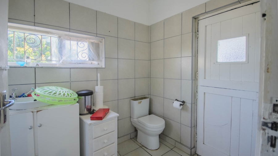 5 Bedroom Property for Sale in Umtentweni KwaZulu-Natal
