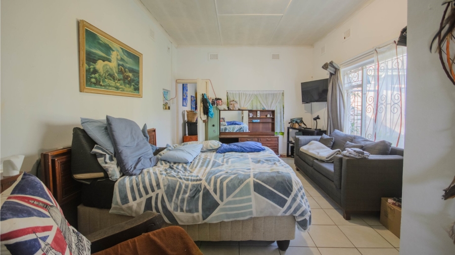 5 Bedroom Property for Sale in Umtentweni KwaZulu-Natal