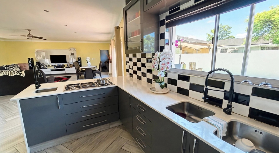 4 Bedroom Property for Sale in Meer En See KwaZulu-Natal