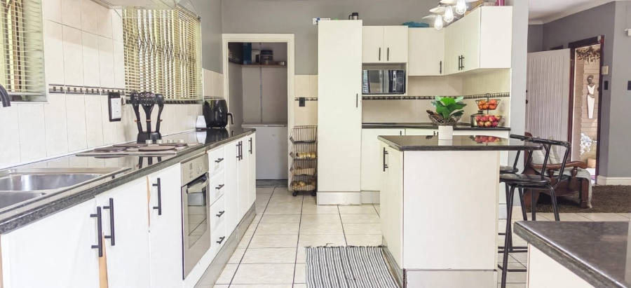 4 Bedroom Property for Sale in Kloof KwaZulu-Natal
