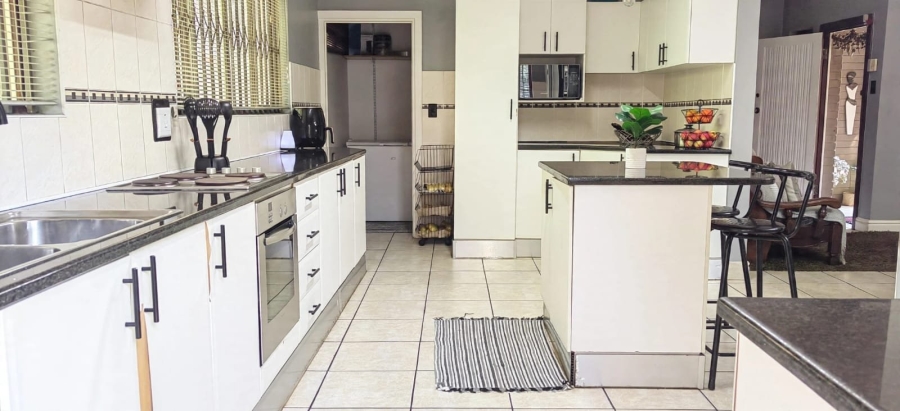 4 Bedroom Property for Sale in Kloof KwaZulu-Natal