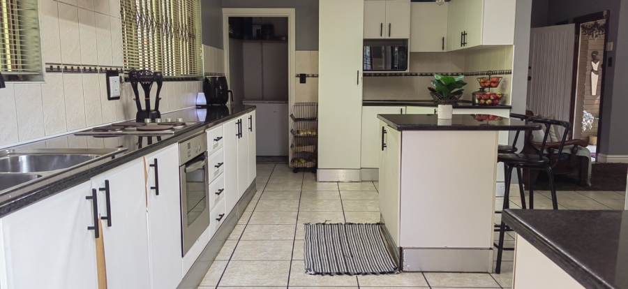 4 Bedroom Property for Sale in Kloof KwaZulu-Natal