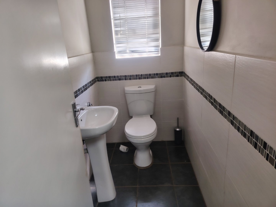 To Let Commercial Property for Rent in Gillitts KwaZulu-Natal