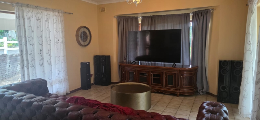 3 Bedroom Property for Sale in Umtentweni KwaZulu-Natal