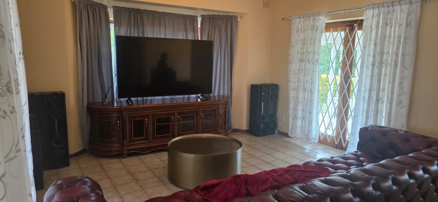 3 Bedroom Property for Sale in Umtentweni KwaZulu-Natal