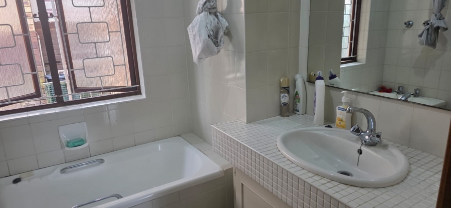 3 Bedroom Property for Sale in Umtentweni KwaZulu-Natal