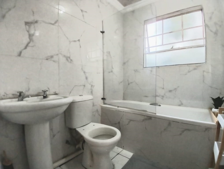 2 Bedroom Property for Sale in Sunnyridge KwaZulu-Natal