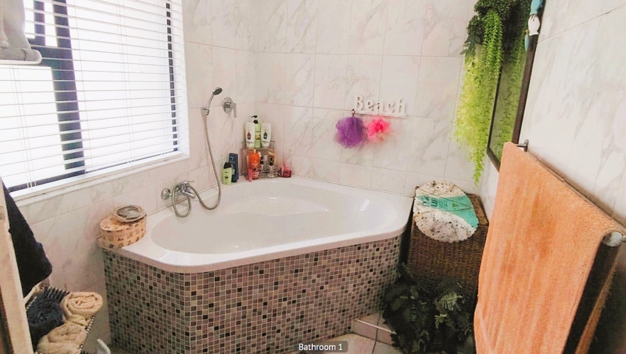 3 Bedroom Property for Sale in Shelly Beach KwaZulu-Natal