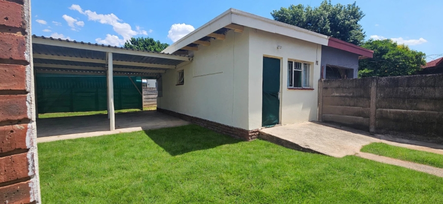 7 Bedroom Property for Sale in Barry Hertzog Park KwaZulu-Natal